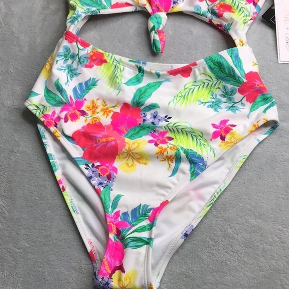 Salt + Cove Hibiscus Knot-Front One-Piece Swimsuit, Size Small New - Picture 3 of 12
